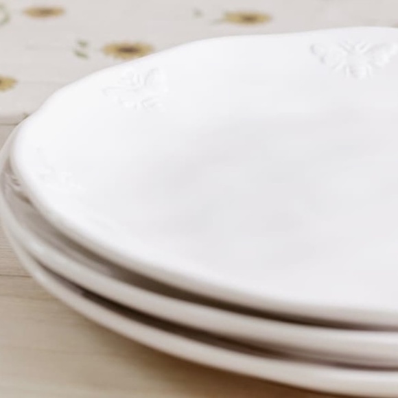 New 3 Sophie Allport White Embossed Bee Stoneware Plates - Picture 2 of 3